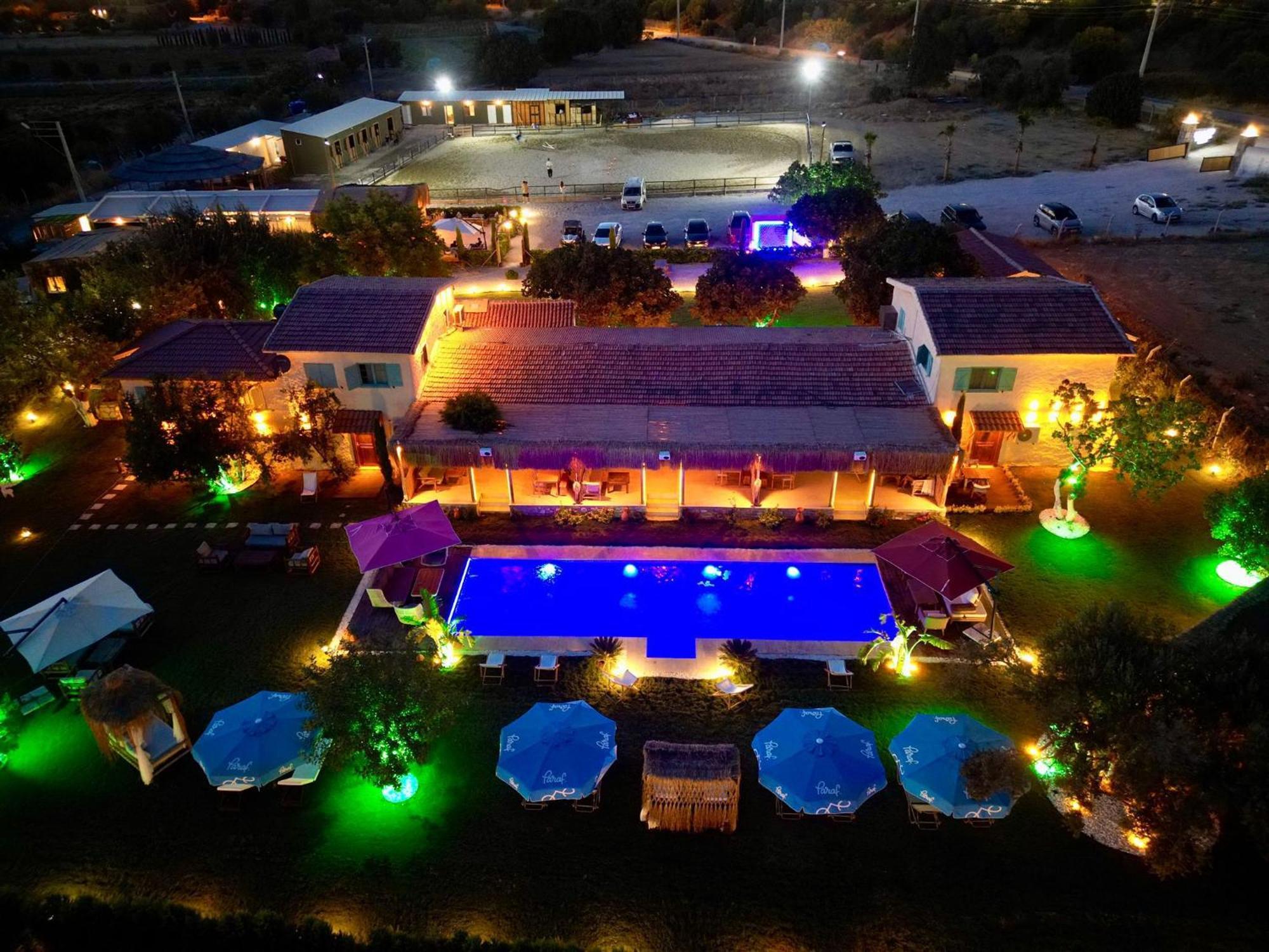 Ride And Stay Çeşme Exterior photo